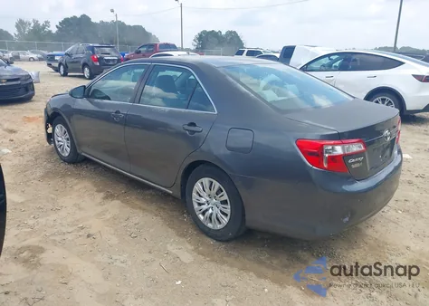 2013 Toyota Camry Le z USA, uszkodzony, nr VIN 4T4BF1FK1DR284146